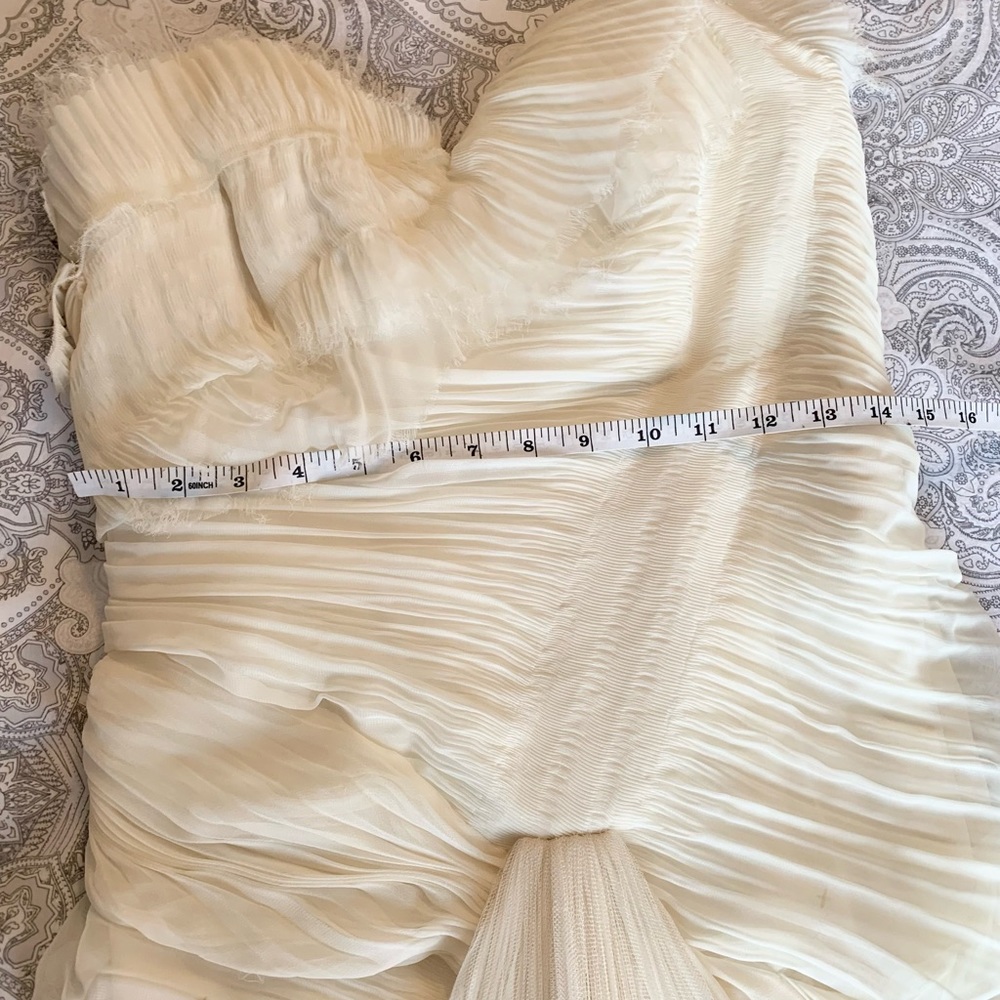 Vera Wang Hayden Wedding Dress - Picture 6 of 16